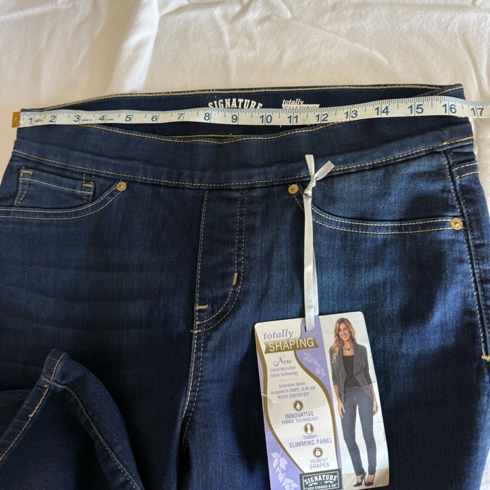 LEVI’S Signature Totally Shaping Pull-On Jeans - NEW w/ Tags - Size 12 - Picture 8 of 10